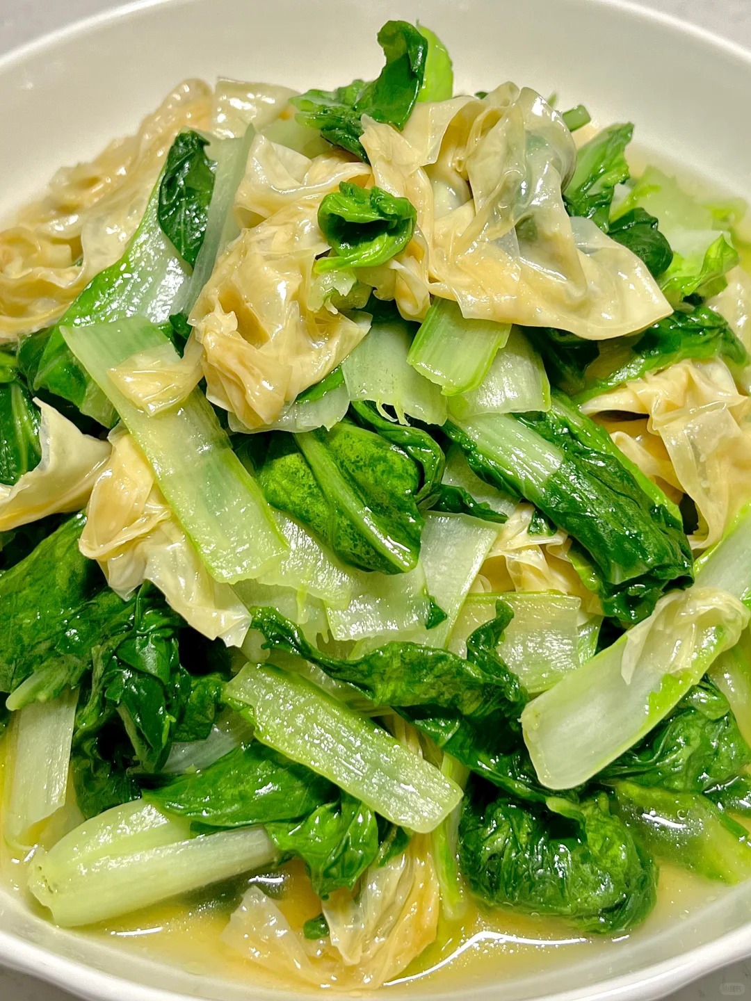 10分钟搞定的清炒抗白菜配腐皮：清爽又下饭的家常快手菜