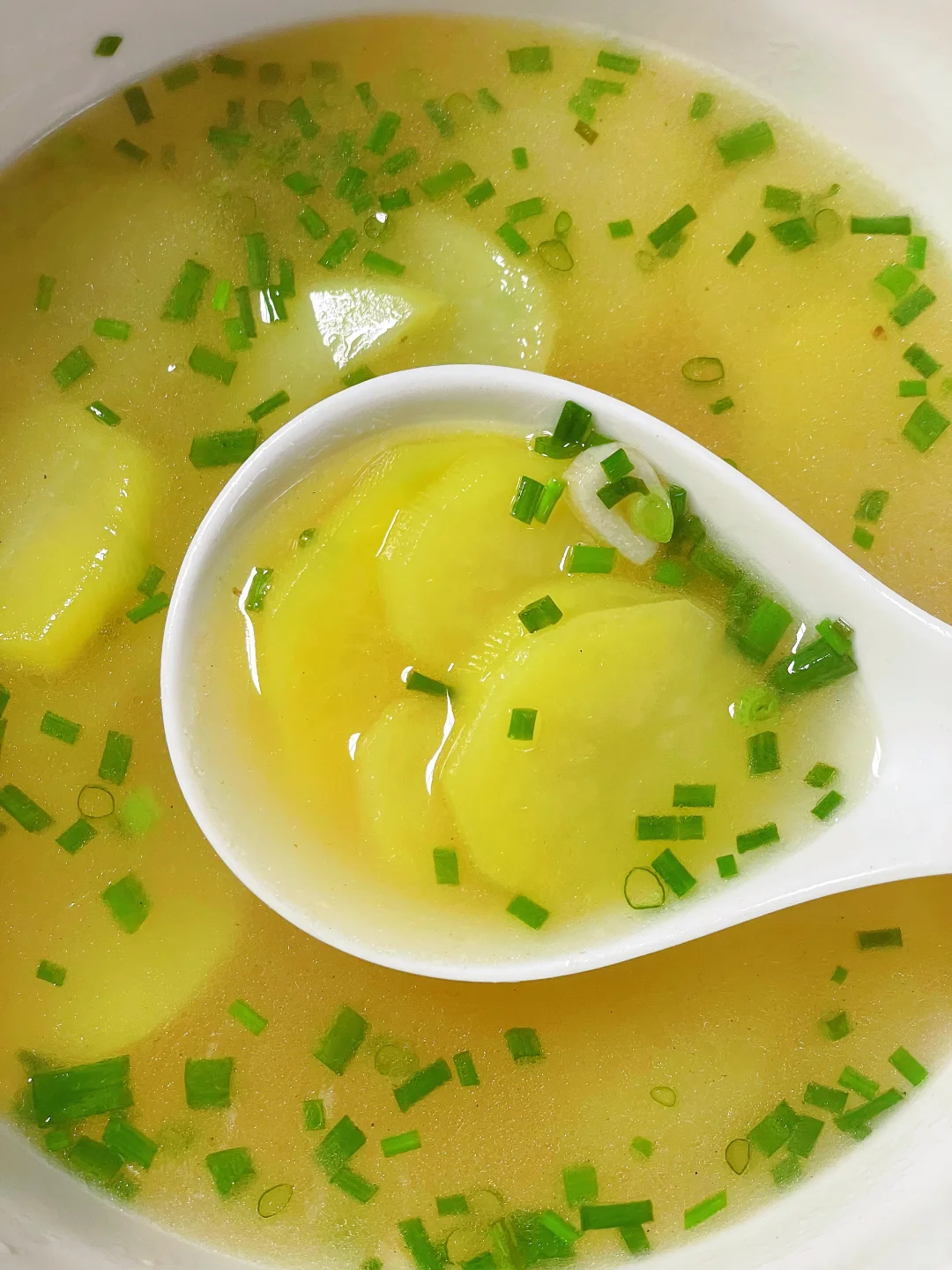 土豆片汤：家常美味，暖心良伴！