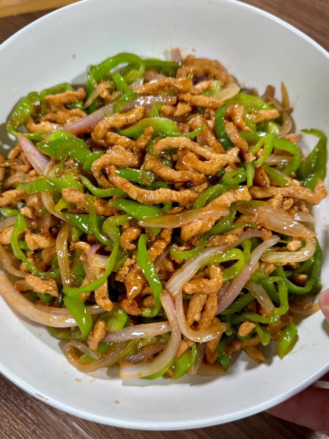 青椒肉丝：简单家常菜如何炒出幸福滋味？